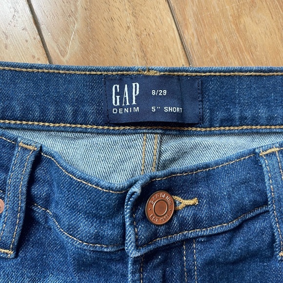 Woman’s Gap 8/29 Denim Short - Picture 3 of 7